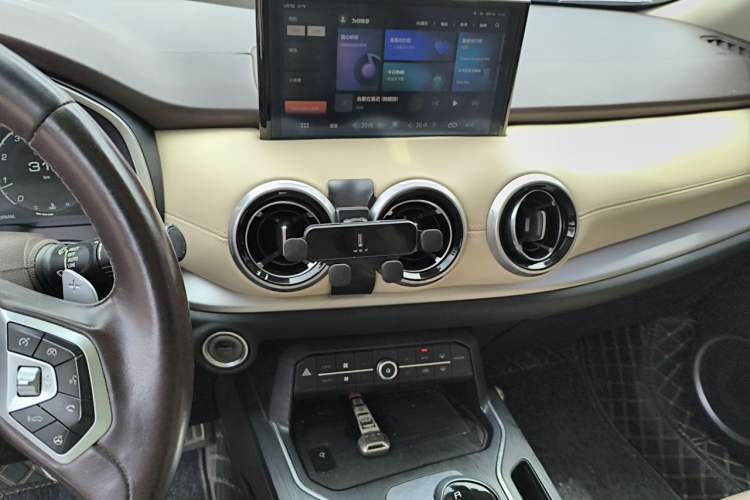 Used Wey VV6 2018 2.0T Two-Wheel Drive Flagship Version China V Standard Audio And AC Panel