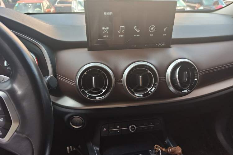 Used Wey VV6 2018 2.0T Four-Wheel Drive Flagship Version China V Standard Audio And AC Panel
