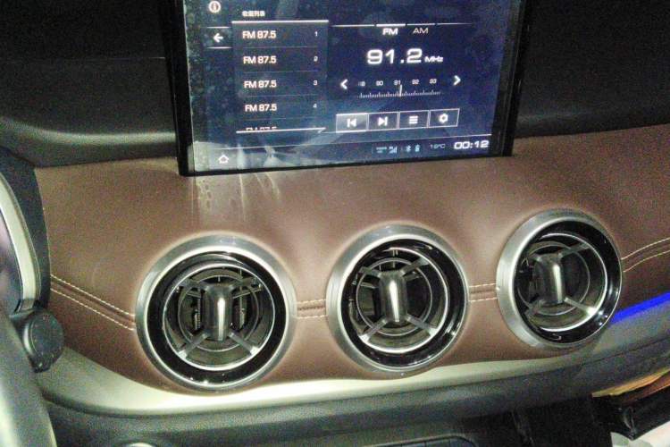 Used Wey VV6 2018 2.0T Two-Wheel-Drive Ultra-Luxury Version China V Standard Audio And AC Panel