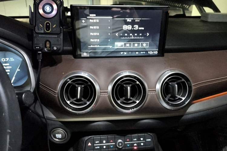 Used Wey VV6 2018 2.0T Two-Wheel-Drive Ultra-Luxury Version China V Standard Audio And AC Panel