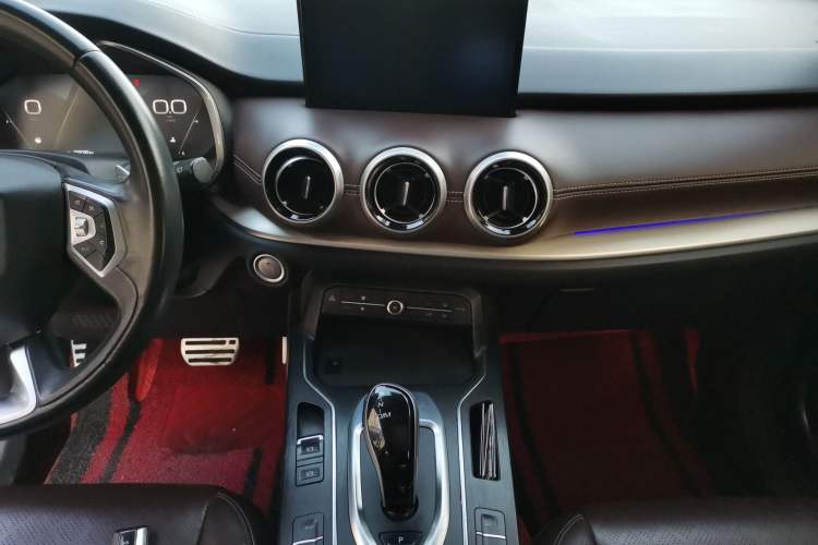 Used Wey VV6 2018 2.0T Two-Wheel-Drive Ultra-Luxury Version China V Standard Audio And AC Panel