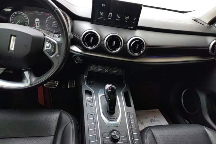 Used Wey VV6 2018 2.0T Two-Wheel-Drive Ultra-Luxury Version China V Standard Audio And AC Panel