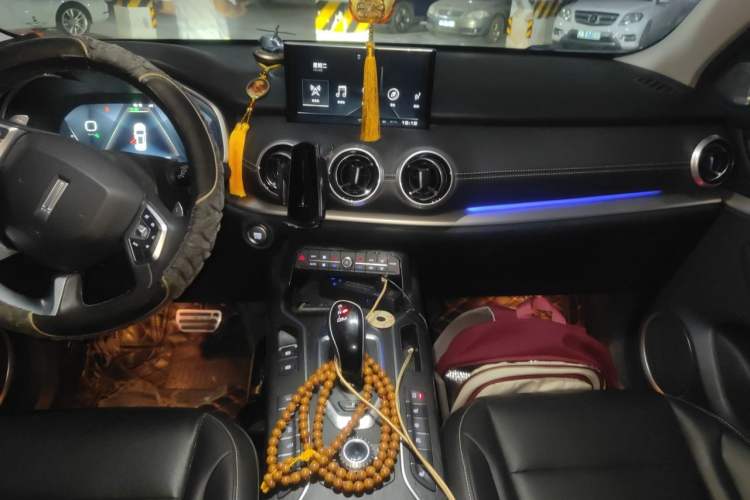 Used Wey VV6 2018 2.0T Two-Wheel-Drive Ultra-Luxury Version China V Standard Audio And AC Panel