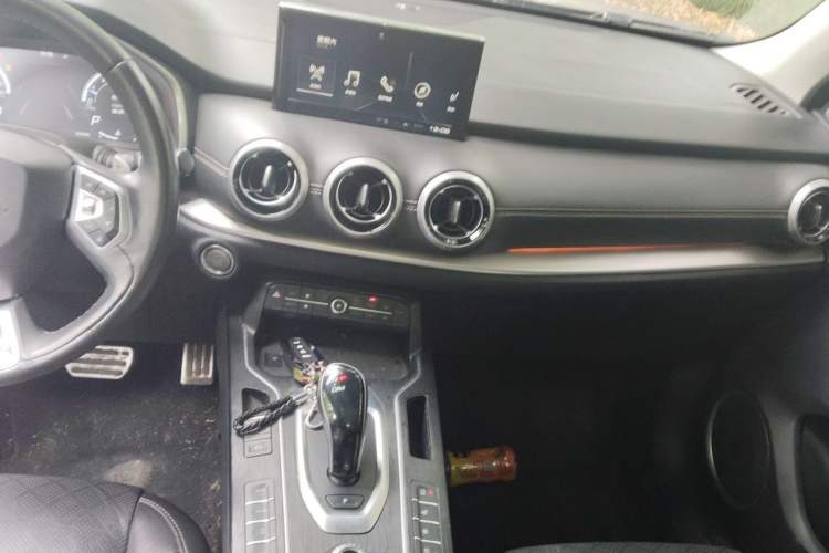 Used Wey VV6 2018 2.0T Two-Wheel Drive Flagship Version China V Standard Audio And AC Panel