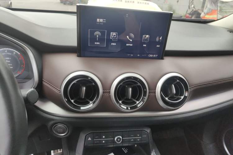 Used Wey VV6 2018 2.0T Two-Wheel Drive Flagship Version China V Standard Audio And AC Panel