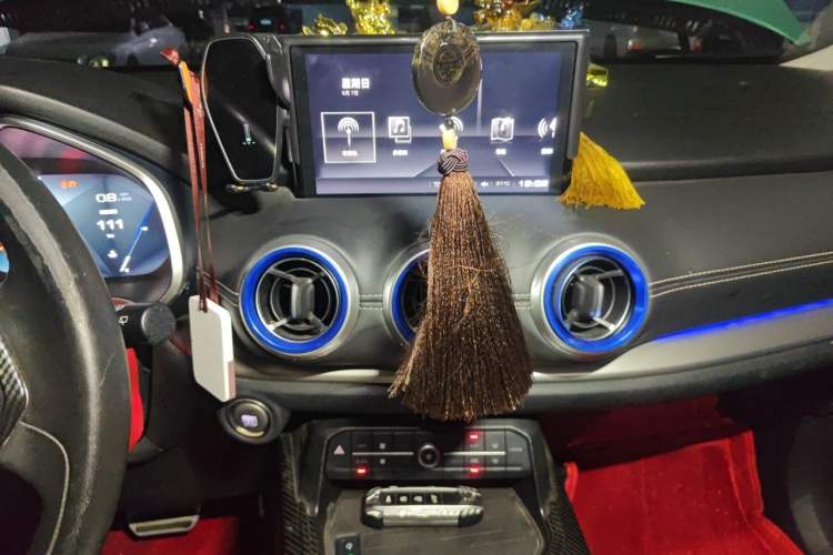 Used Wey VV6 2018 2.0T Two-Wheel-Drive Ultra-Luxury Version China V Standard Audio And AC Panel