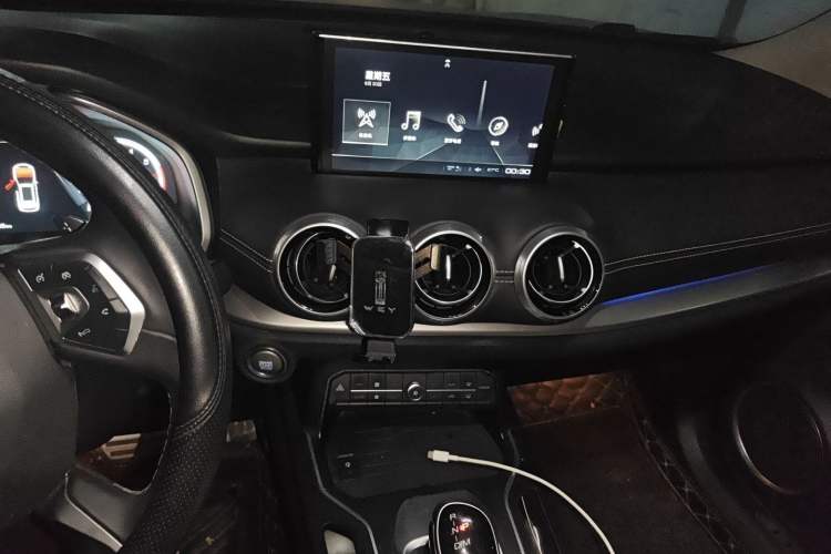 Used Wey VV6 2018 2.0T Two-Wheel-Drive Ultra-Luxury Version China V Standard Audio And AC Panel
