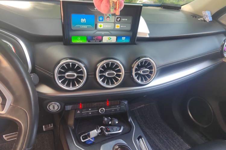 Used Wey VV6 2018 2.0T Two-Wheel-Drive Ultra-Luxury Version China V Standard Audio And AC Panel