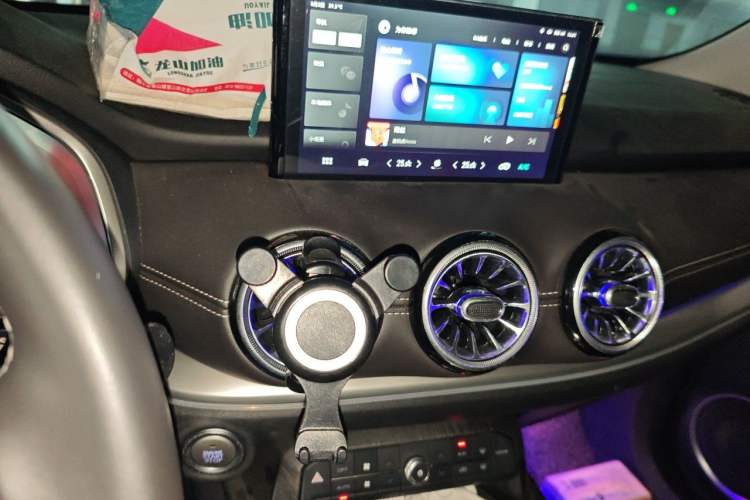 Used Wey VV6 2018 2.0T Two-Wheel-Drive Ultra-Luxury Version China V Standard Audio And AC Panel