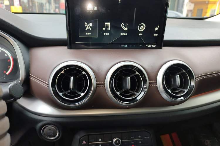 Used Wey VV6 2018 2.0T Four-Wheel Drive Flagship Version China V Standard Audio And AC Panel