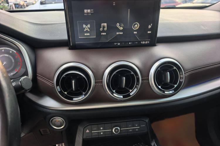 Used Wey VV6 2018 2.0T Two-Wheel-Drive Ultra-Luxury Version China V Standard Audio And AC Panel
