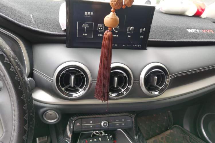 Used Wey VV6 2018 2.0T Two-Wheel-Drive Ultra-Luxury Version China V Standard Audio And AC Panel