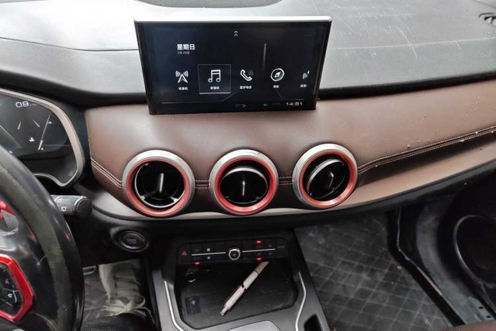 Used Wey VV6 2018 2.0T Two-Wheel-Drive Ultra-Luxury Version China V Standard Audio And AC Panel