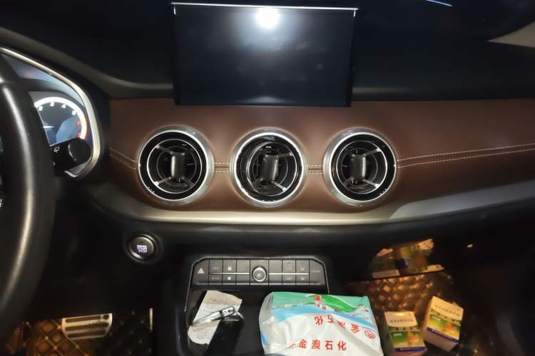 Used Wey VV6 2018 2.0T Two-Wheel Drive Flagship Version China V Standard Audio And AC Panel