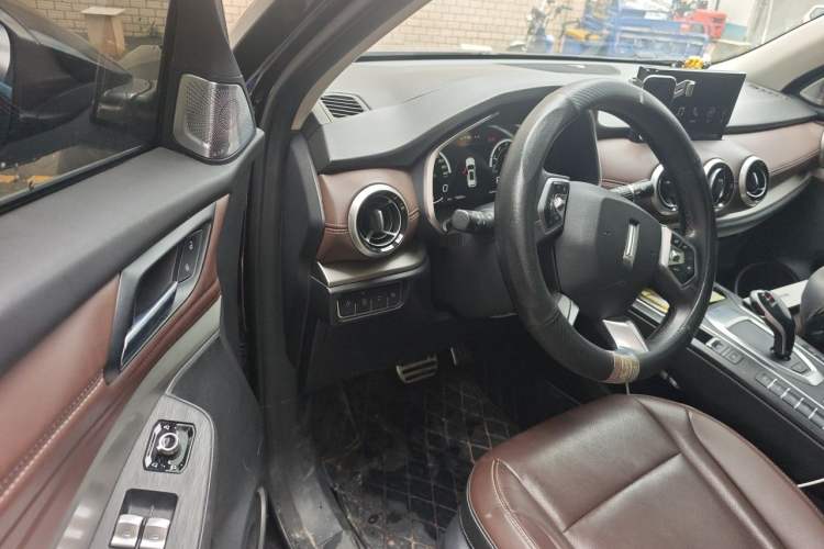 Used Wey VV6 2018 2.0T Two-Wheel-Drive Ultra-Luxury Version China V Standard Driver Seat