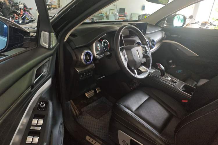 Used Wey VV6 2018 2.0T Two-Wheel-Drive Ultra-Luxury Version China V Standard Driver Seat