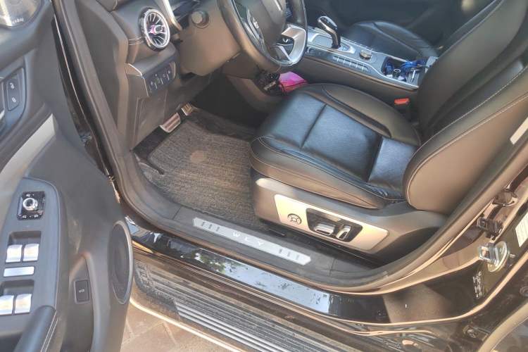 Used Wey VV6 2018 2.0T Two-Wheel-Drive Ultra-Luxury Version China V Standard Driver Seat