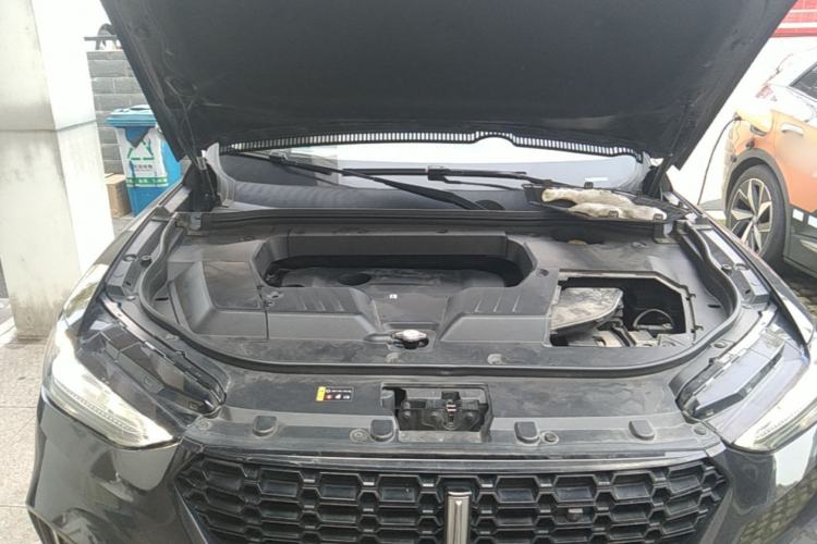 Used Wey VV6 2018 2.0T Two-Wheel-Drive Ultra-Luxury Version China V Standard Engine Bay