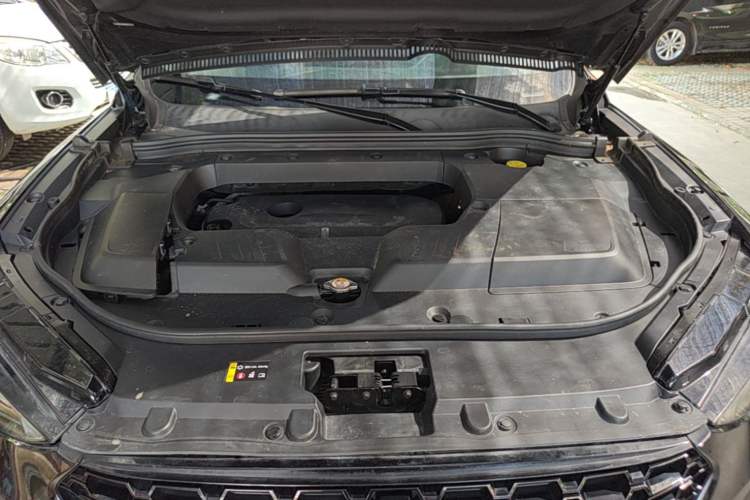 Used Wey VV6 2018 2.0T Two-Wheel Drive Flagship Version China V Standard Engine Bay
