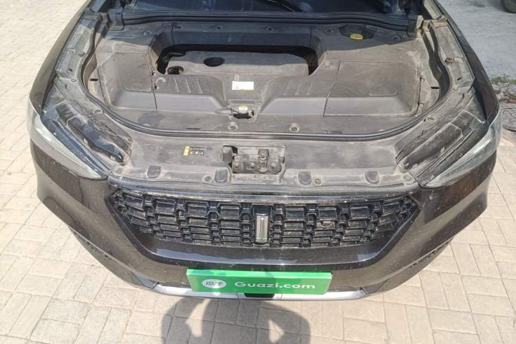 Used Wey VV6 2018 2.0T Two-Wheel-Drive Ultra-Luxury Version China V Standard Engine Bay