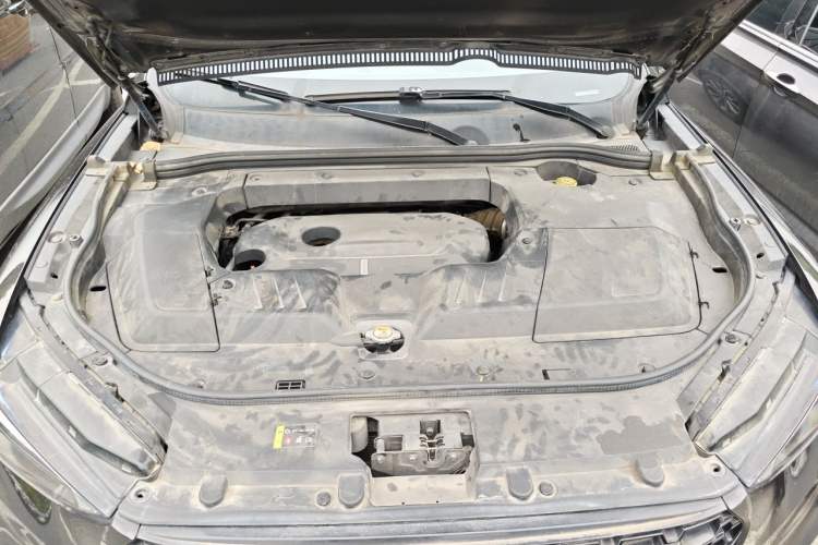Used Wey VV6 2018 2.0T Two-Wheel Drive Flagship Version China V Standard Engine Bay