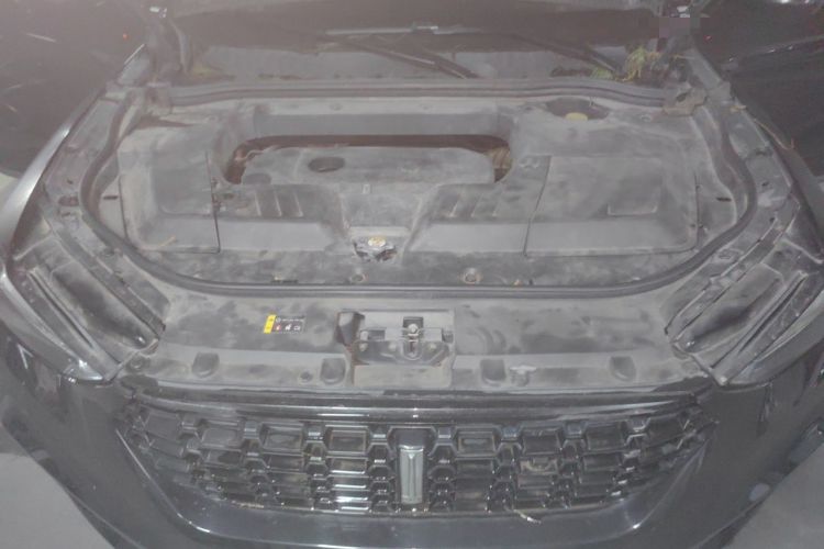 Used Wey VV6 2018 2.0T Two-Wheel-Drive Ultra-Luxury Version China V Standard Engine Bay