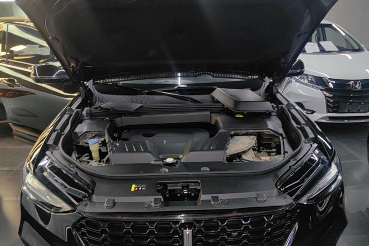 Used Wey VV6 2018 2.0T Two-Wheel Drive Flagship Version China V Standard Engine Bay