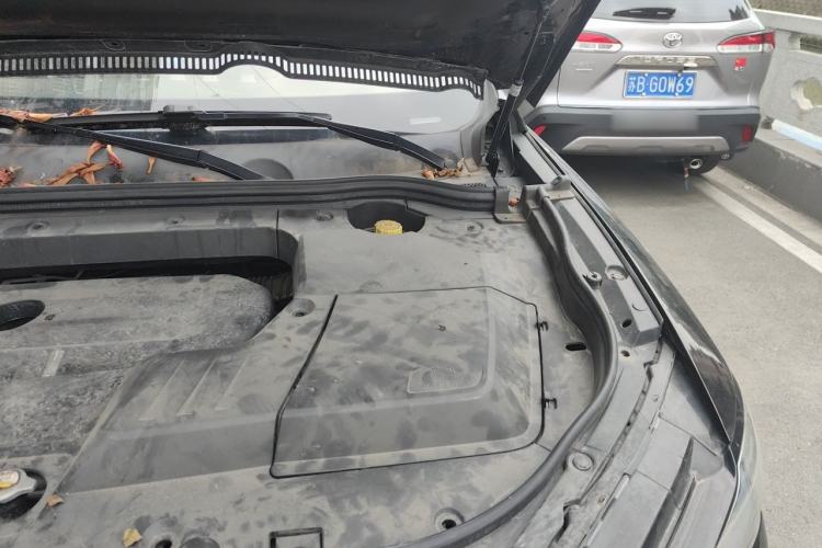 Used Wey VV6 2018 2.0T Two-Wheel-Drive Ultra-Luxury Version China V Standard Engine Bay Left