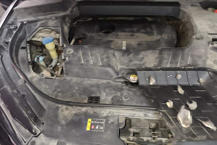 Used Wey VV6 2018 2.0T Two-Wheel-Drive Ultra-Luxury Version China V Standard Engine Bay Right