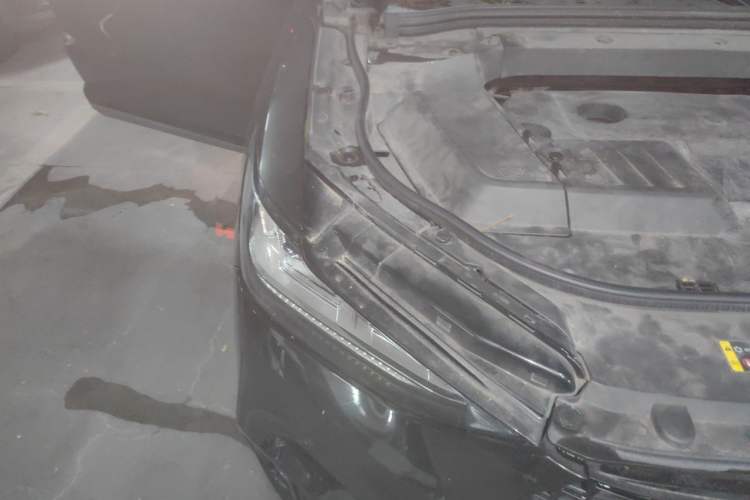Used Wey VV6 2018 2.0T Two-Wheel-Drive Ultra-Luxury Version China V Standard Engine Bay Right