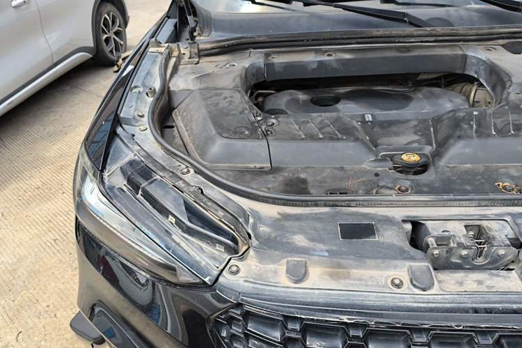 Used Wey VV6 2018 2.0T Two-Wheel Drive Flagship Version China V Standard Engine Bay Right