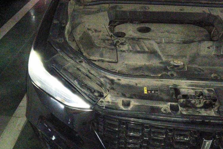 Used Wey VV6 2018 2.0T Two-Wheel-Drive Ultra-Luxury Version China V Standard Engine Bay Right