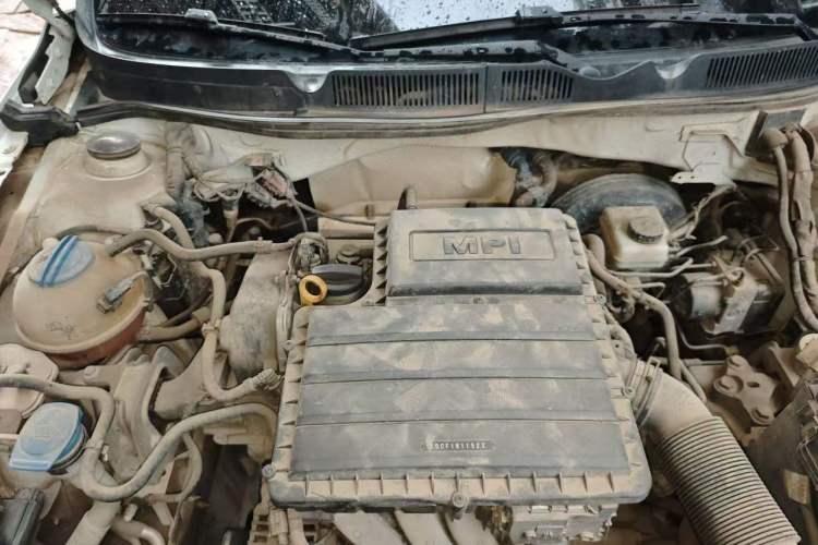 Used Wey VV6 2018 2.0T Two-Wheel-Drive Ultra-Luxury Version China V Standard Engine Bay Right