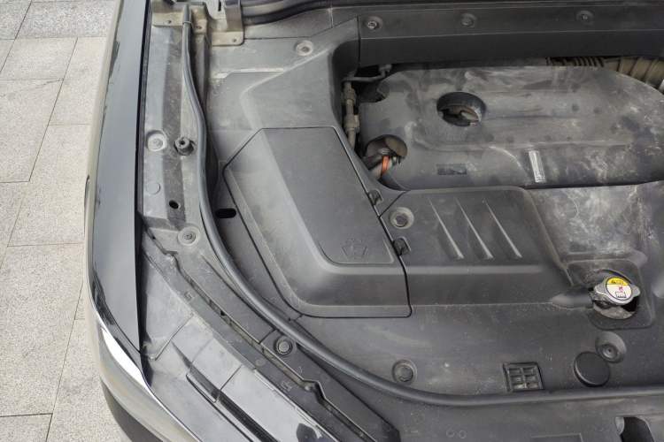 Used Wey VV6 2018 2.0T Two-Wheel-Drive Ultra-Luxury Version China V Standard Engine Bay Right