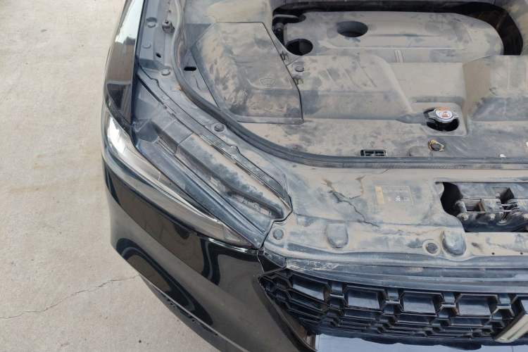 Used Wey VV6 2018 2.0T Two-Wheel-Drive Ultra-Luxury Version China V Standard Engine Bay Right