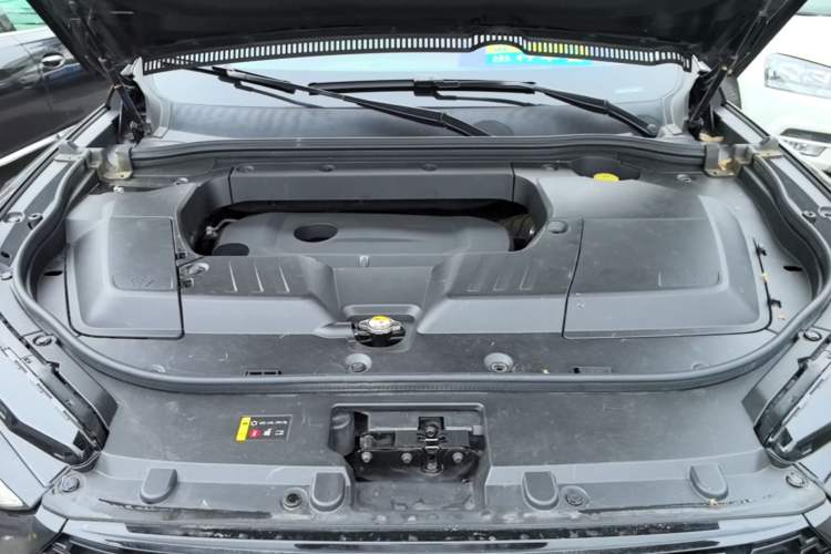 Used Wey VV6 2018 2.0T Two-Wheel Drive Flagship Version China V Standard Engine Bay