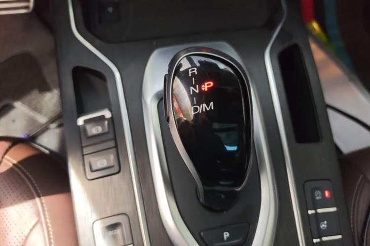 Used Wey VV6 2018 2.0T Two-Wheel Drive Flagship Version China V Standard Gear Lever