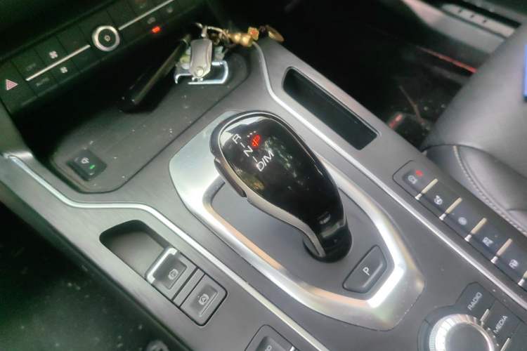 Used Wey VV6 2018 2.0T Two-Wheel Drive Flagship Version China V Standard Gear Lever
