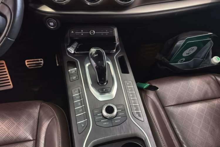Used Wey VV6 2018 2.0T Two-Wheel Drive Flagship Version China V Standard Gear Lever
