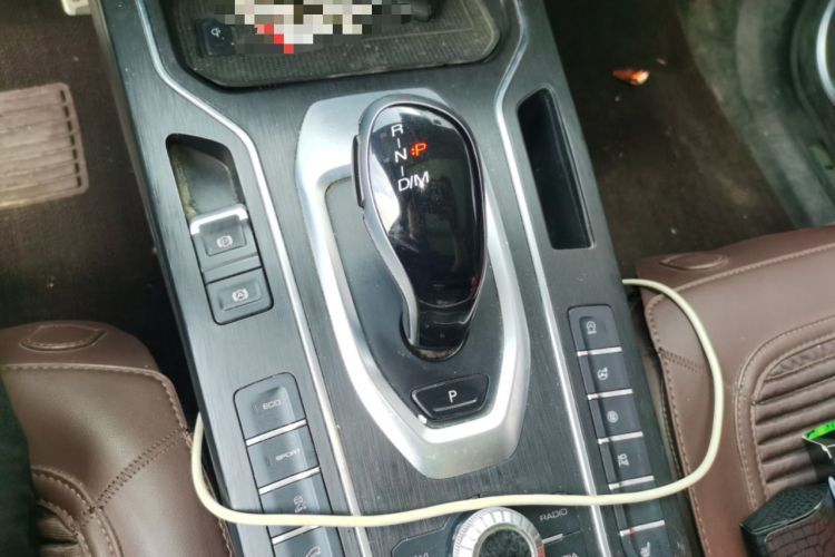 Used Wey VV6 2018 2.0T Two-Wheel-Drive Ultra-Luxury Version China V Standard Gear Lever