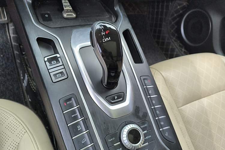 Used Wey VV6 2018 2.0T Two-Wheel Drive Flagship Version China V Standard Gear Lever