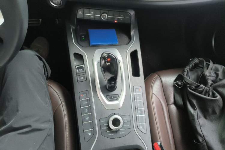 Used Wey VV6 2018 2.0T Two-Wheel-Drive Ultra-Luxury Version China V Standard Gear Lever