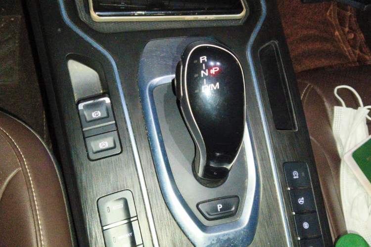 Used Wey VV6 2018 2.0T Two-Wheel-Drive Ultra-Luxury Version China V Standard Gear Lever