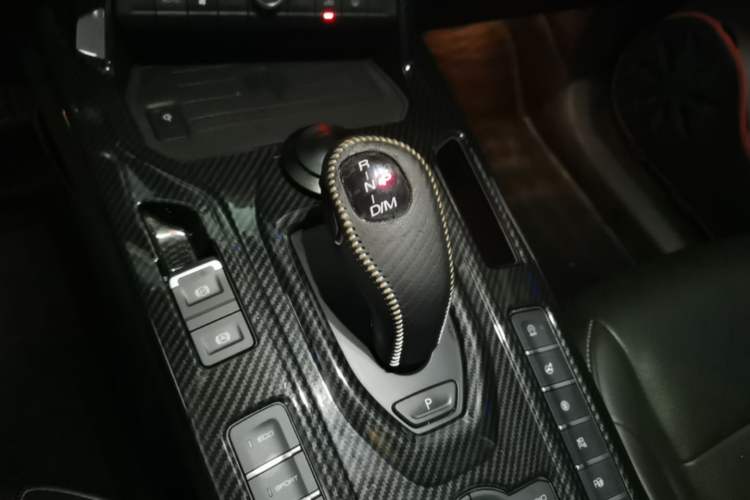 Used Wey VV6 2018 2.0T Two-Wheel Drive Flagship Version China V Standard Gear Lever