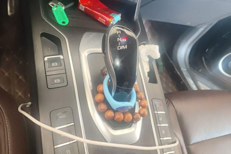 Used Wey VV6 2018 2.0T Two-Wheel-Drive Ultra-Luxury Version China V Standard Gear Lever