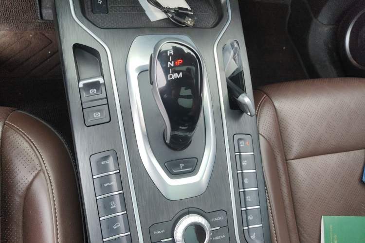 Used Wey VV6 2018 2.0T Two-Wheel Drive Flagship Version China V Standard Gear Lever