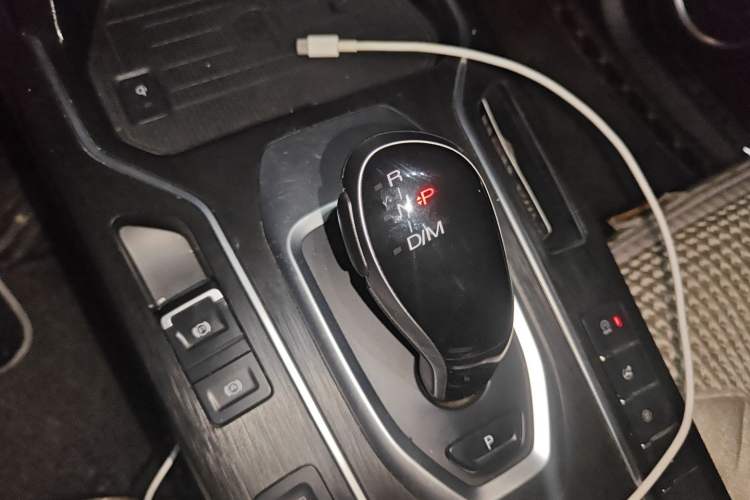 Used Wey VV6 2018 2.0T Two-Wheel-Drive Ultra-Luxury Version China V Standard Gear Lever