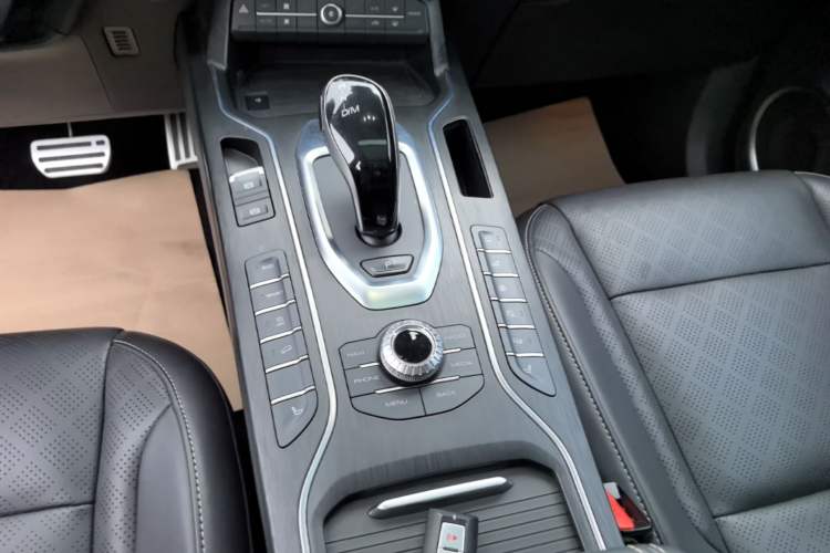 Used Wey VV6 2018 2.0T Two-Wheel Drive Flagship Version China V Standard Gear Lever