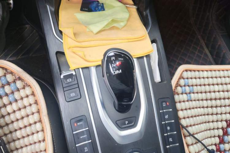 Used Wey VV6 2018 2.0T Two-Wheel-Drive Ultra-Luxury Version China V Standard Gear Lever