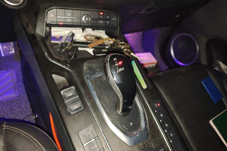 Used Wey VV6 2018 2.0T Two-Wheel-Drive Ultra-Luxury Version China V Standard Gear Lever